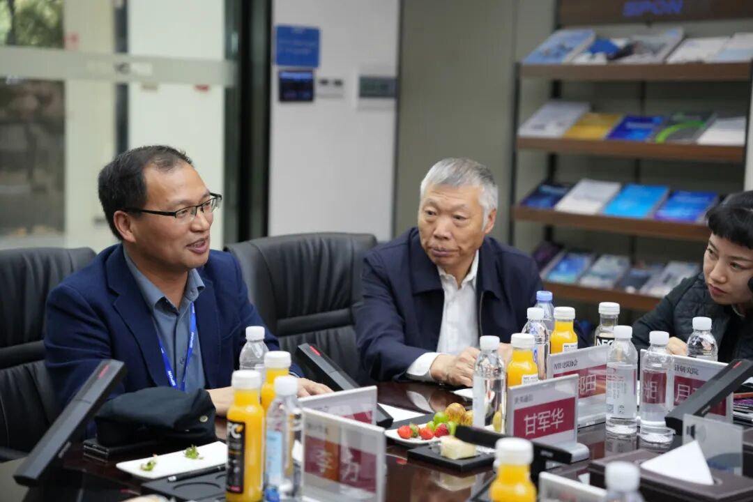 �������ʹ���-׷�󿵽�,����һ������